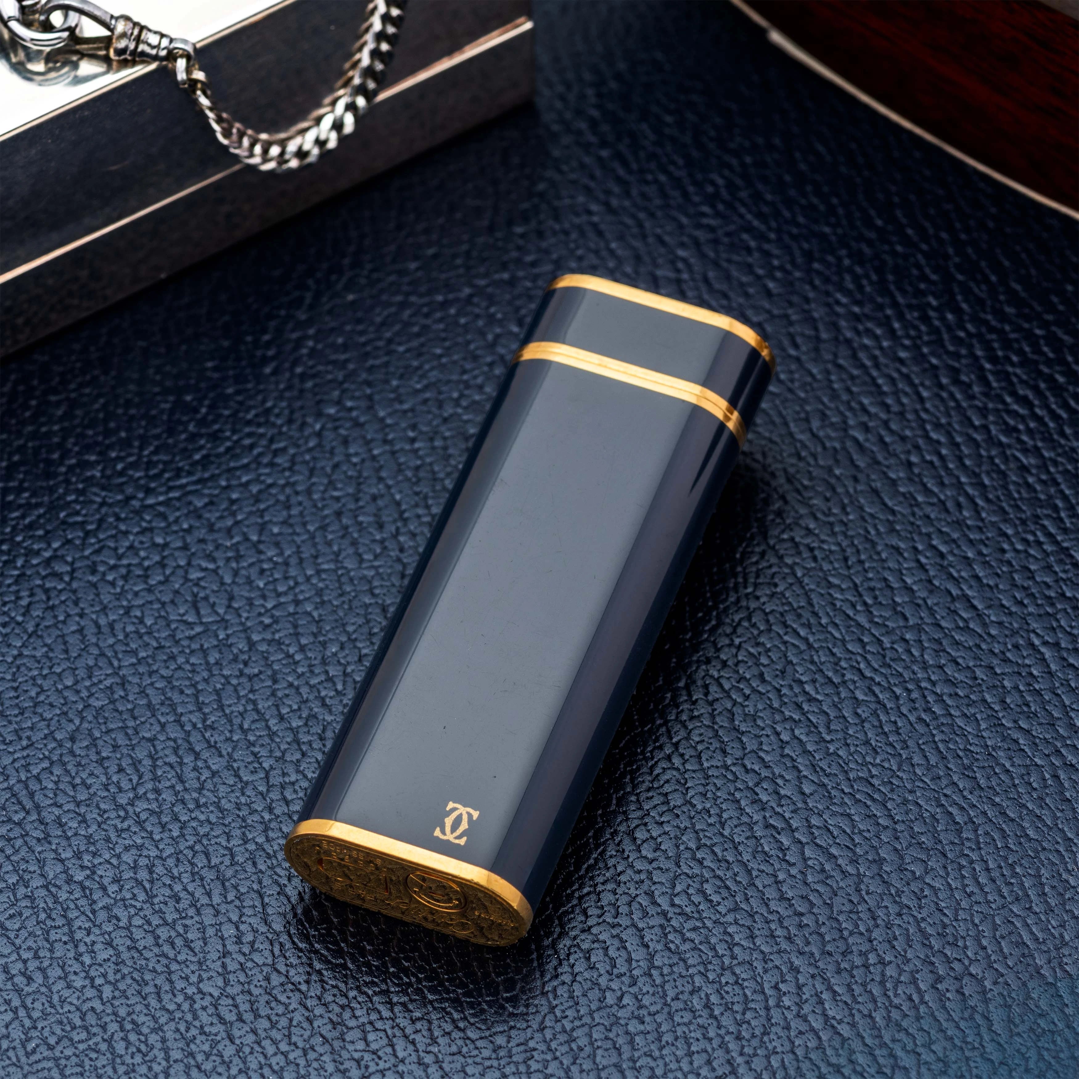 1980's Vintage Must De Cartier Gold Plated Lighter - Dark Blue