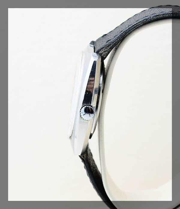 Junghans Day Date (1.1.030) - Momentum Dubai