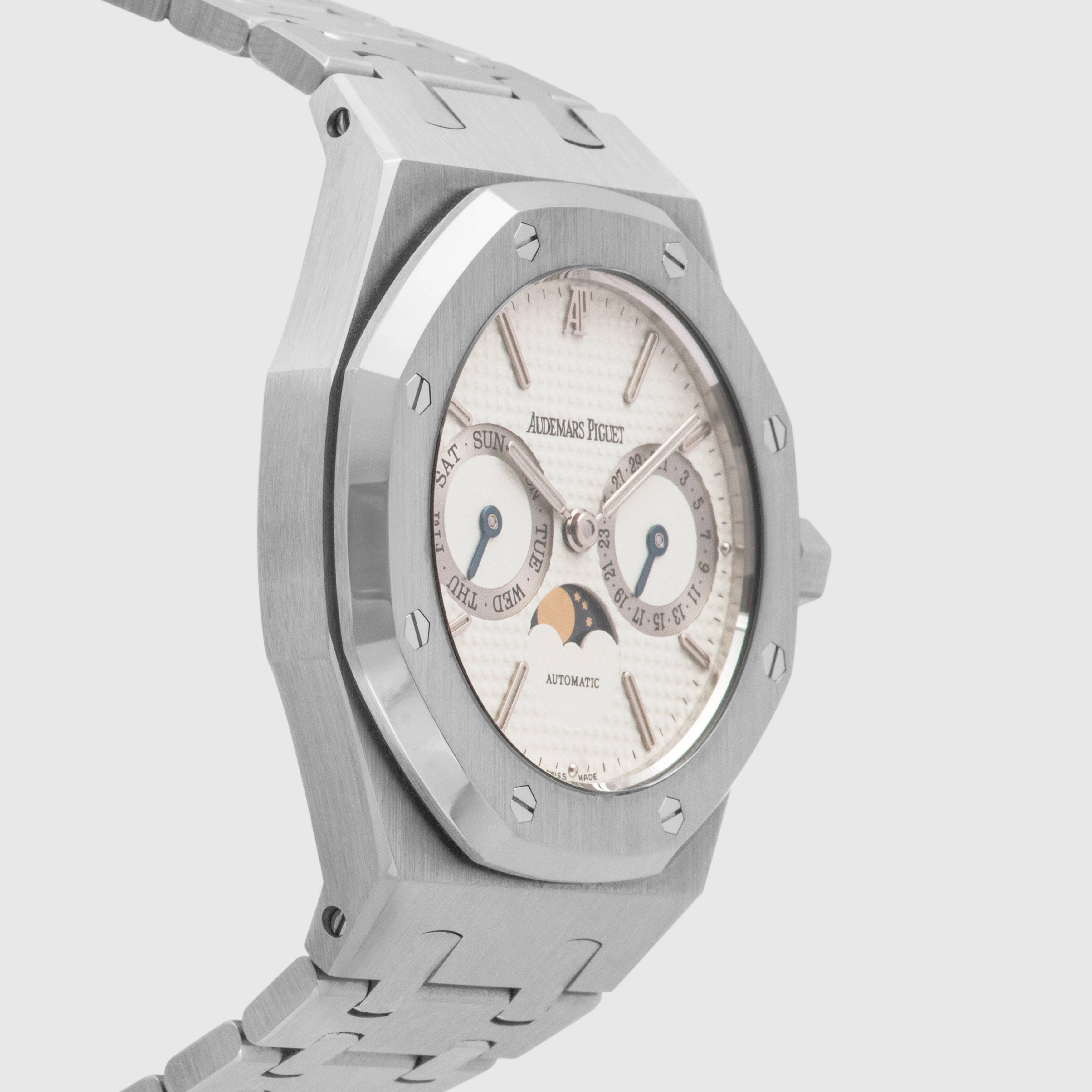 1990's Audemars Piguet Royal Oak White Dial Ref. 25594ST (with Service invoice)