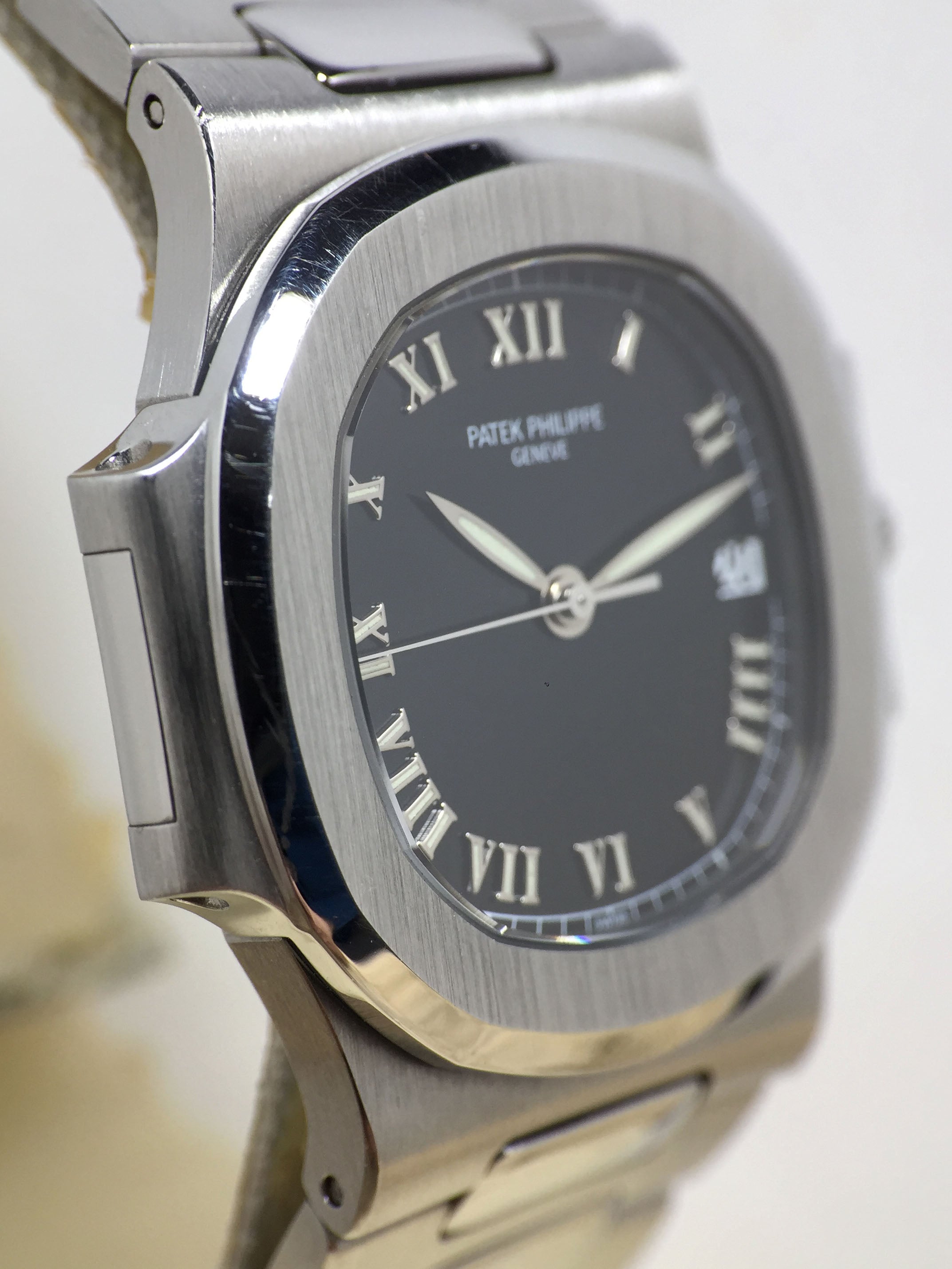 2000 Patek Philippe Nautilus Roman Dial Ref. 3800 (Full Set)