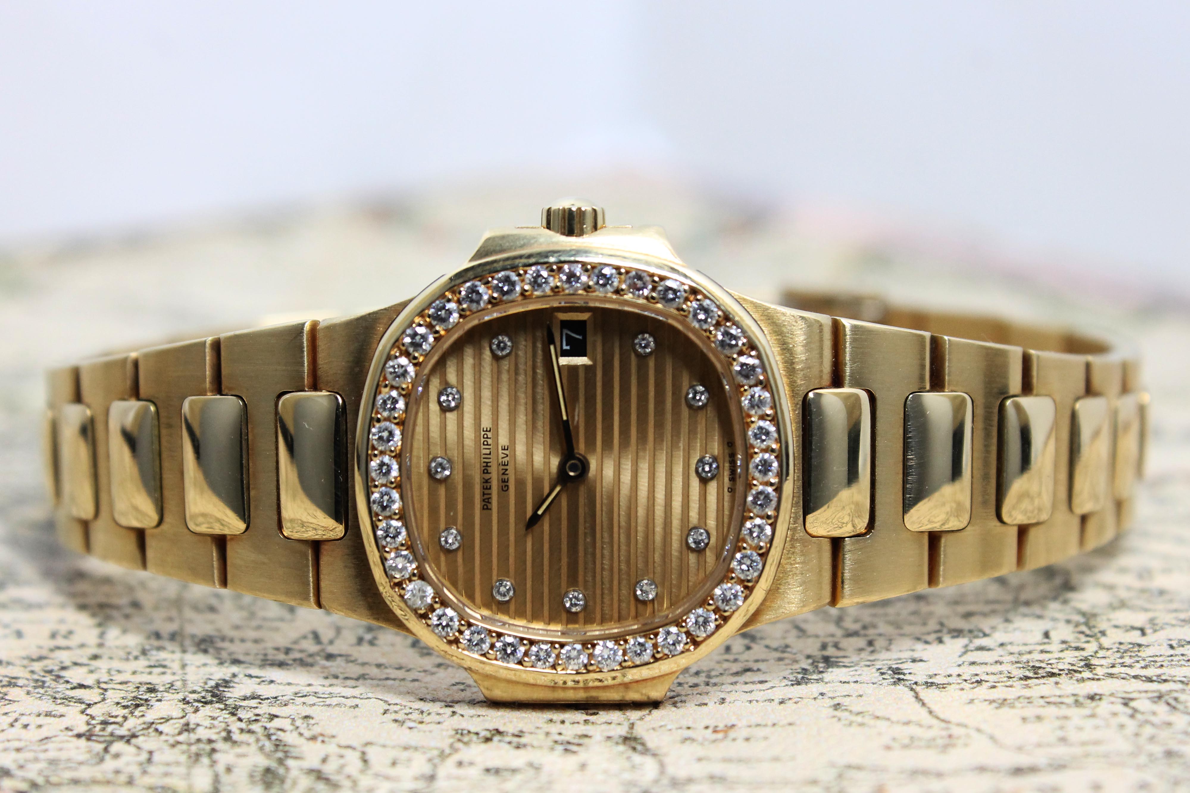 Patek Philippe Nautilus Ladies Ref. 4700 Year 1985