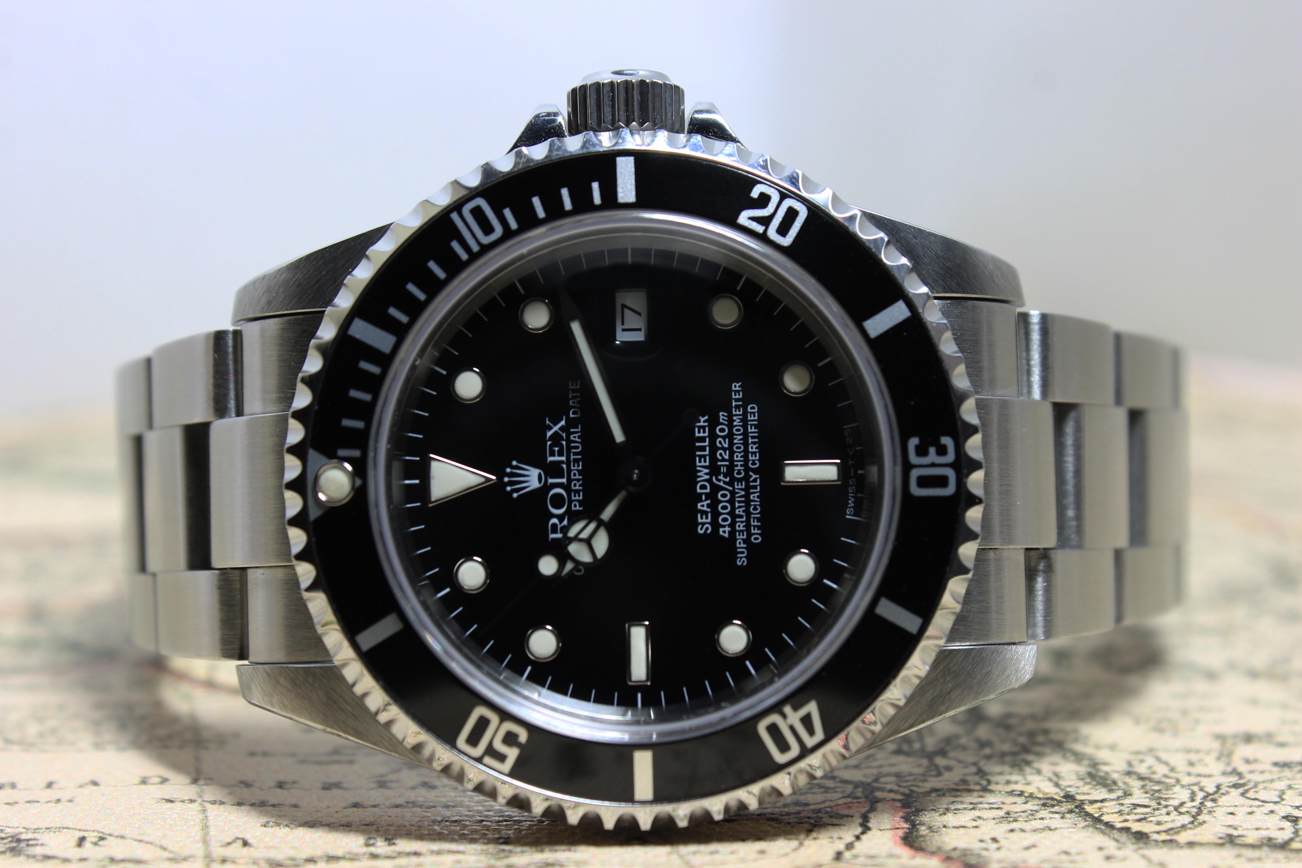 Rolex Sea Dweller Near NOS Ref. 16600 Year 1997 (Full Set)