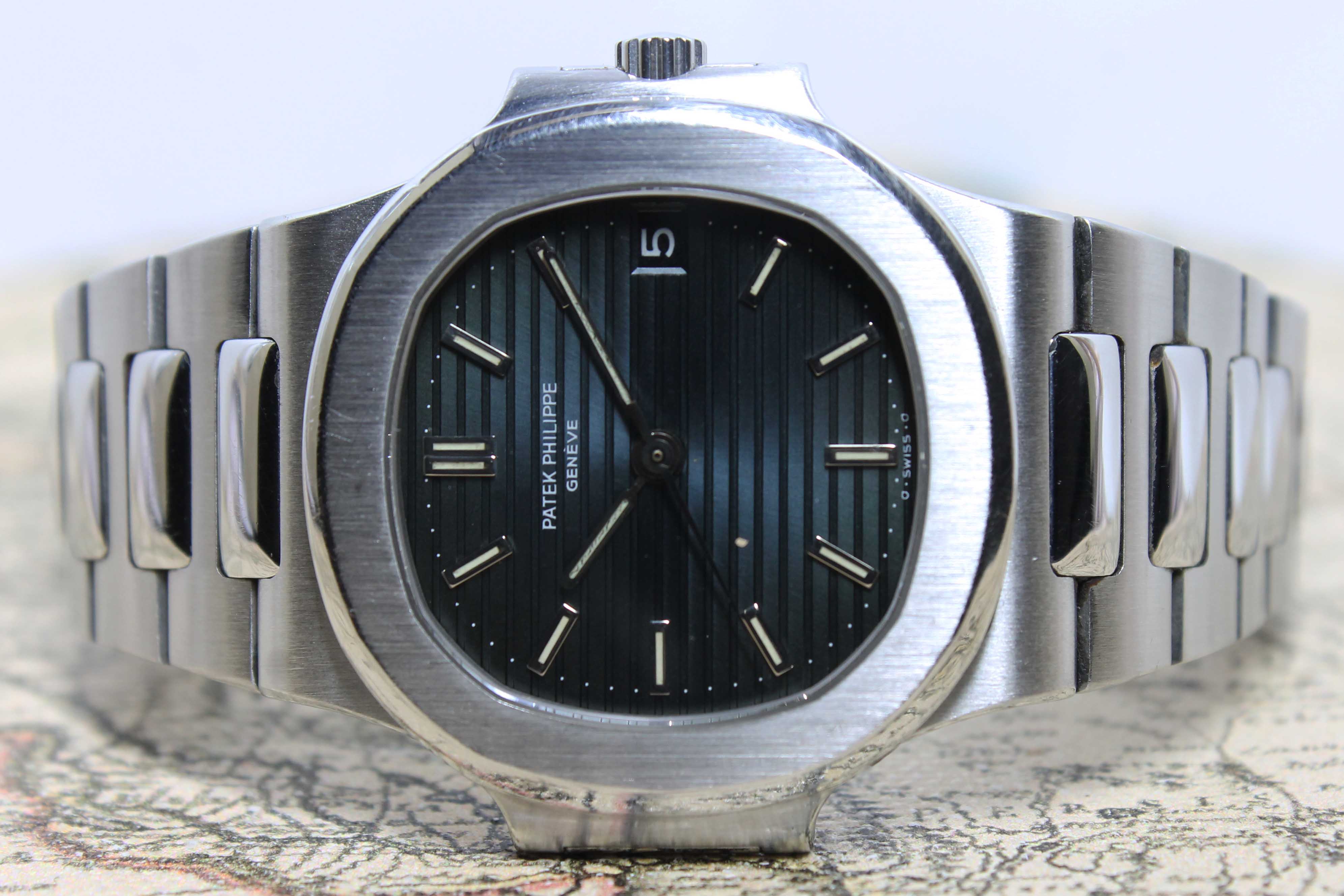 Patek Philippe Nautilus Ref. 3800 Year 1985 (with Box & Papers)