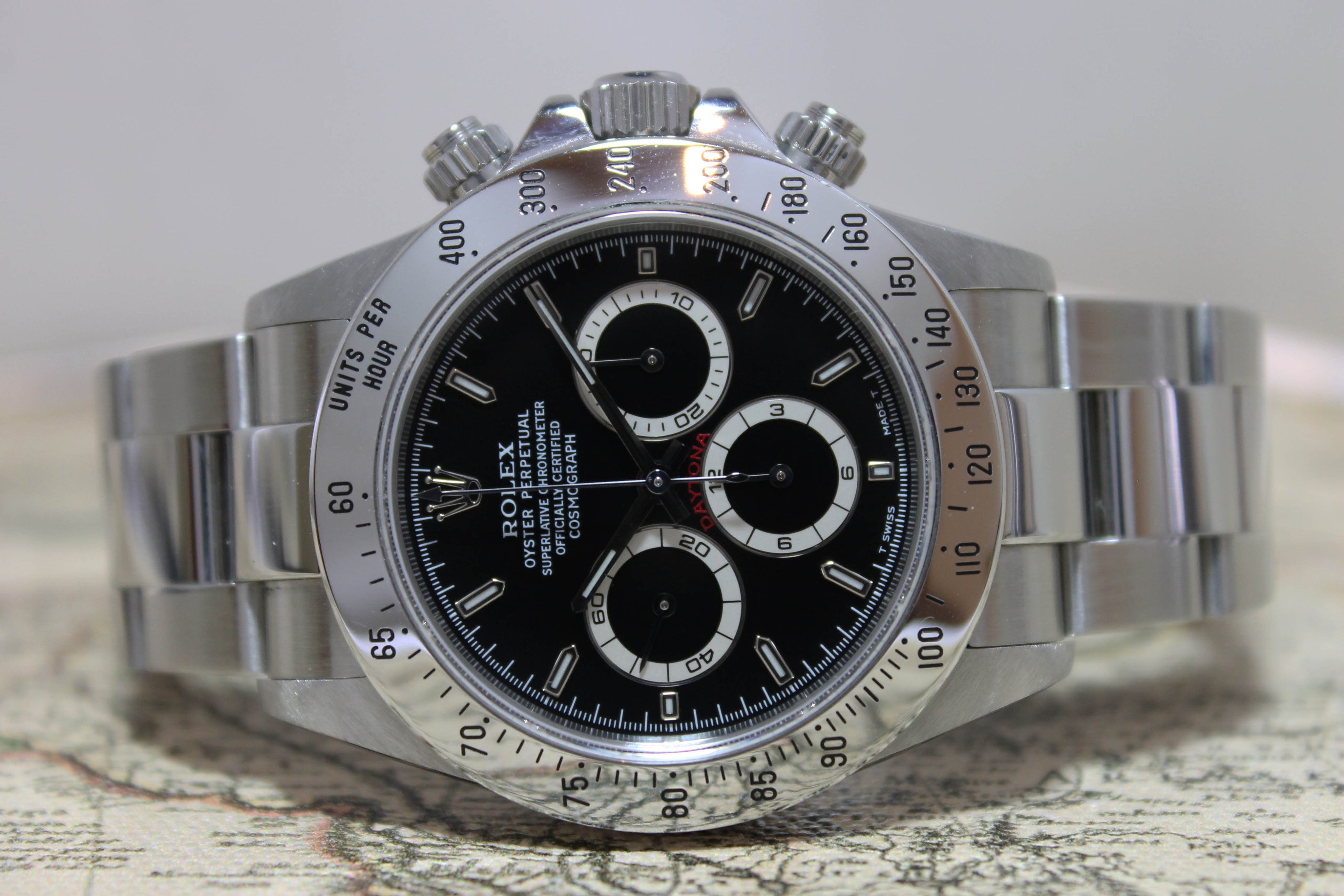 Rolex Daytona Near NOS Ref. 16520 Year 1998 (with Box & RSC Papers)