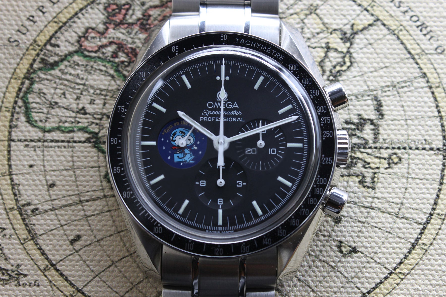 2005 - Omega Speedmaster Professional 'Snoopy' (with box and certificate) - Momentum Dubai
