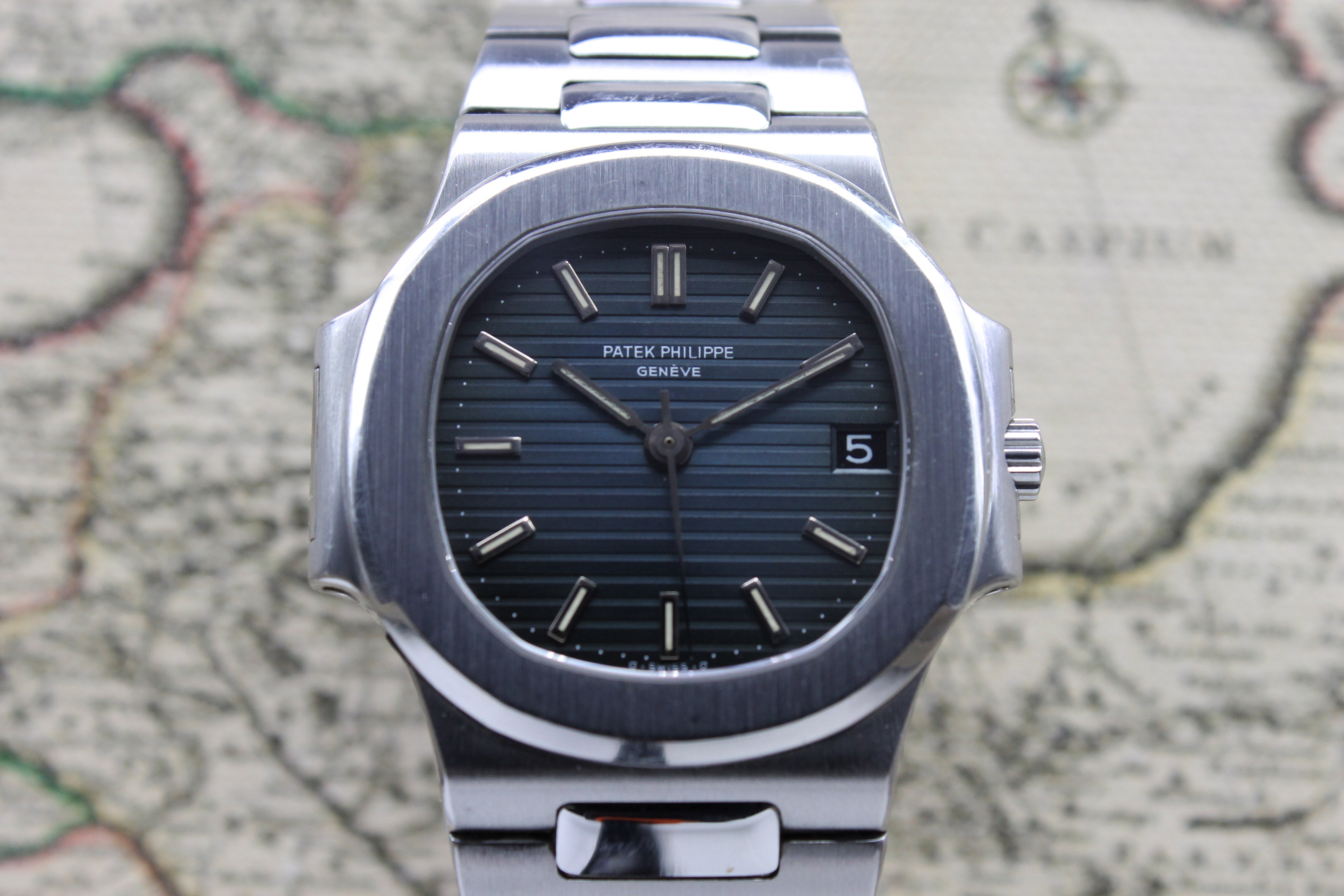 Patek Philippe Nautilus Ref. 3800 Year 1985 (with Box & Papers)