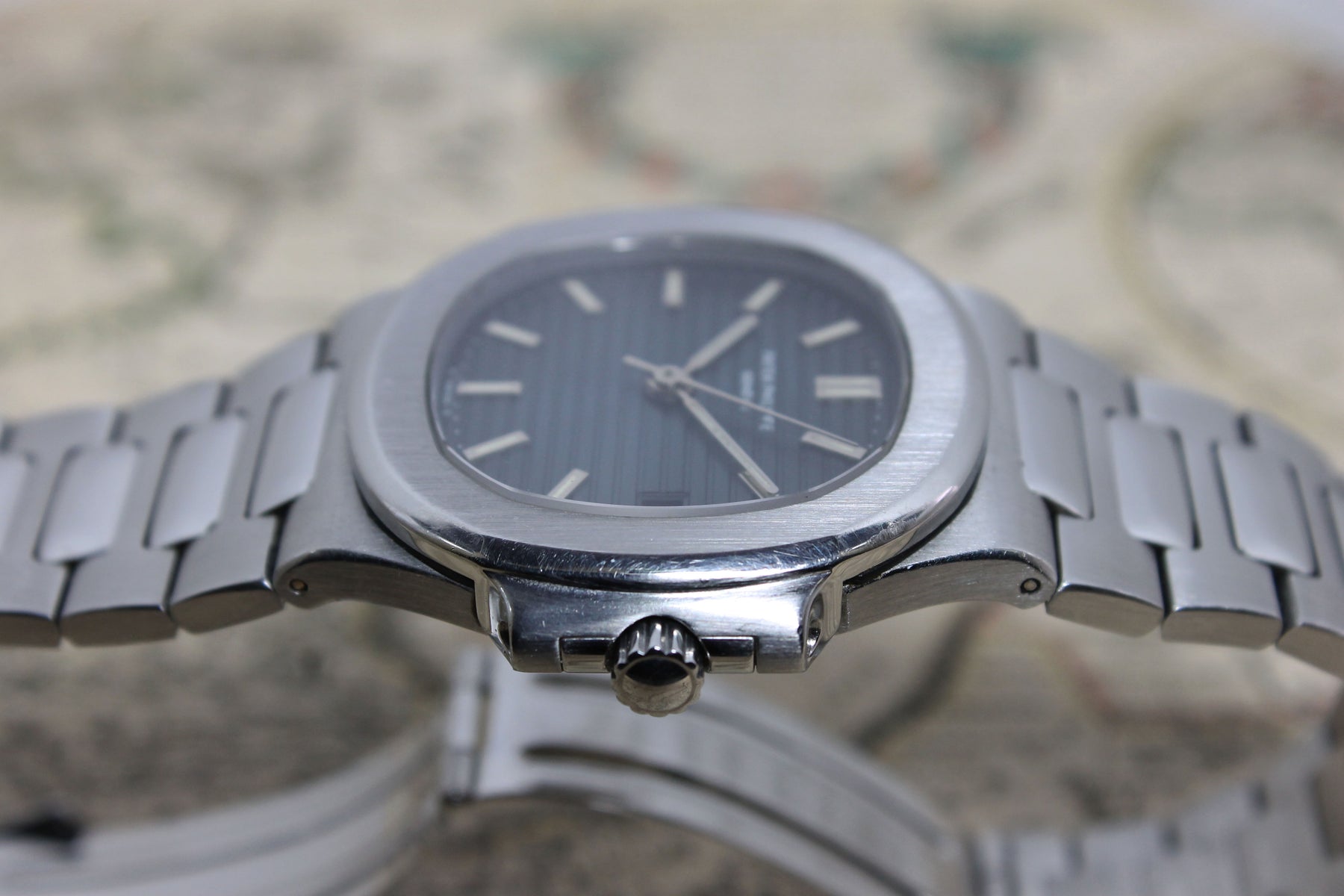 Patek Philippe Nautilus Ref. 3800 Year 1985 (with Box & Papers)