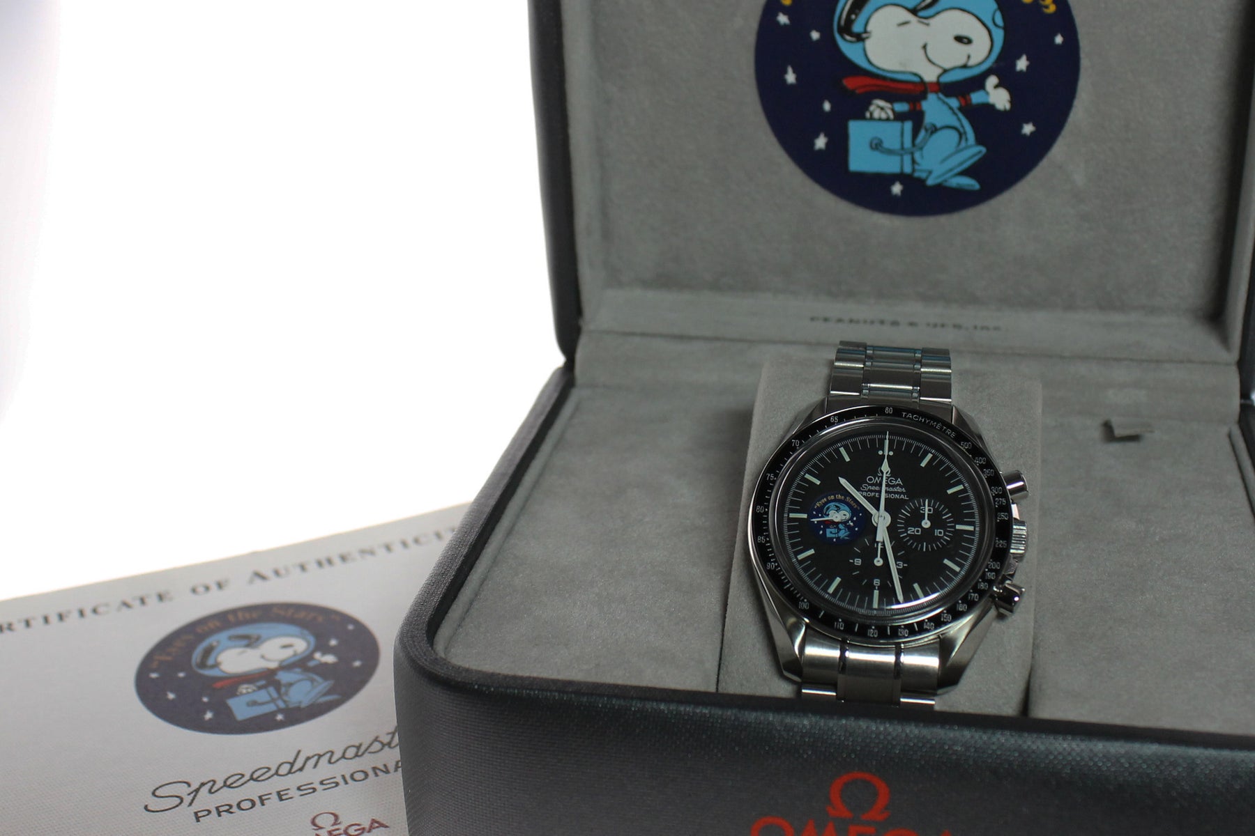 2005 - Omega Speedmaster Professional 'Snoopy' (with box and certificate) - Momentum Dubai