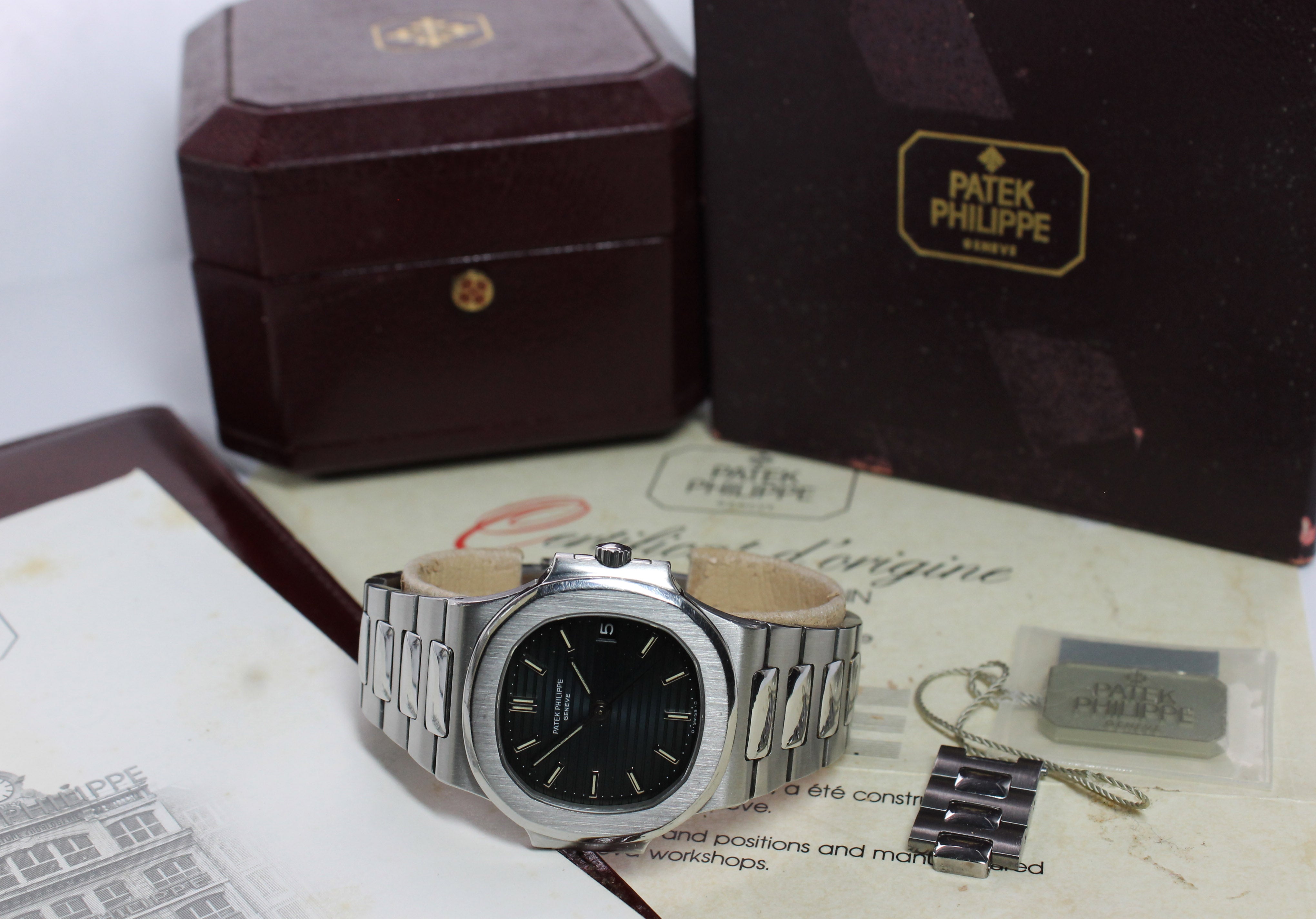 Patek Philippe Nautilus Ref. 3800 Year 1985 (with Box & Papers)