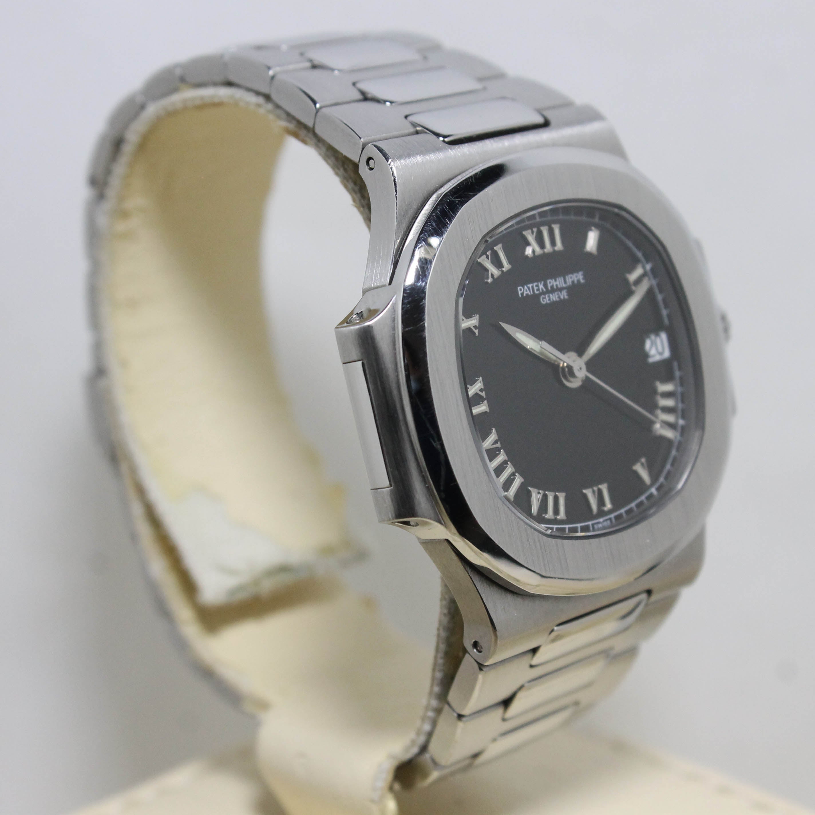 2000 Patek Philippe Nautilus Roman Dial Ref. 3800 (Full Set)