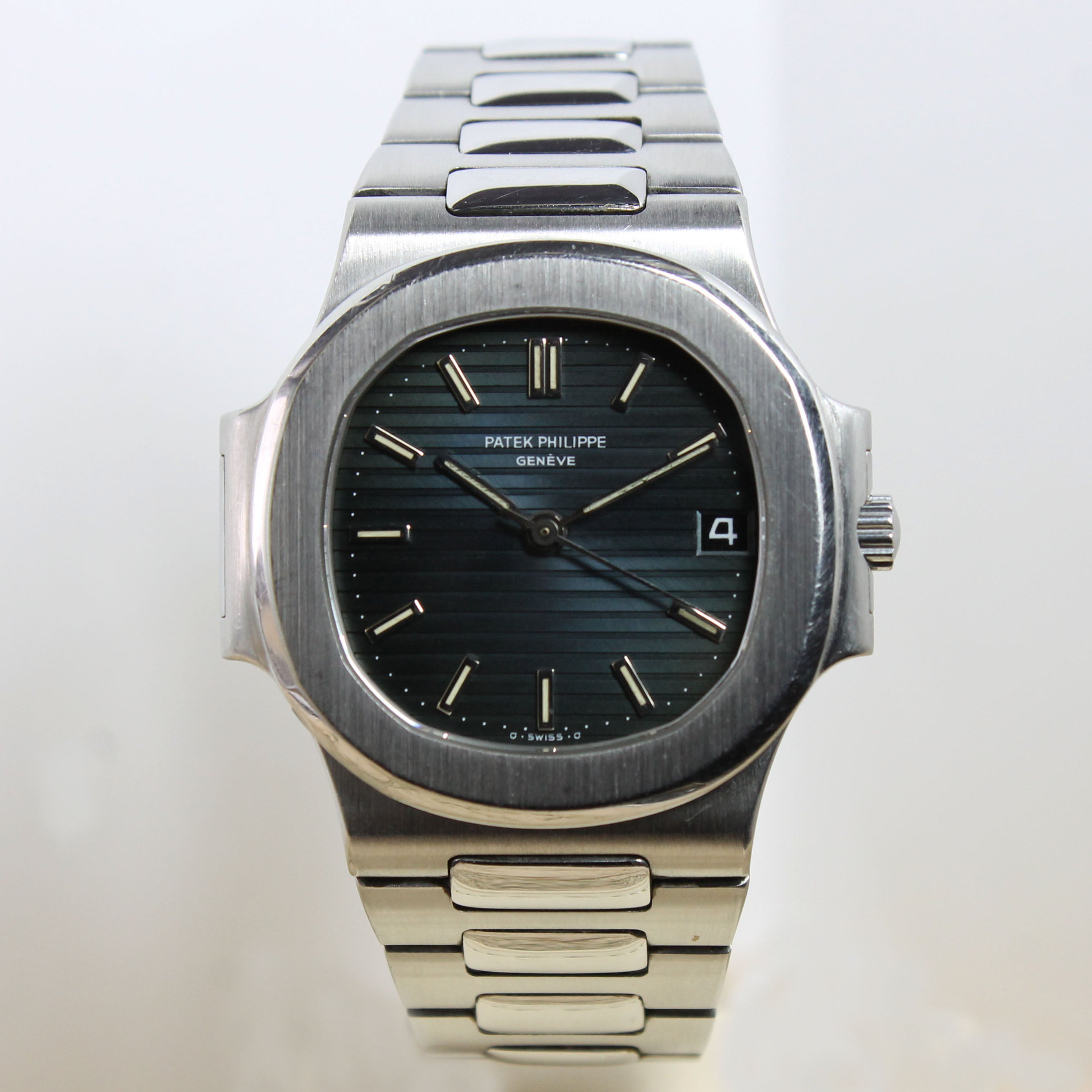 Patek Philippe Nautilus Ref. 3800 Year 1985 (with Box & Papers)