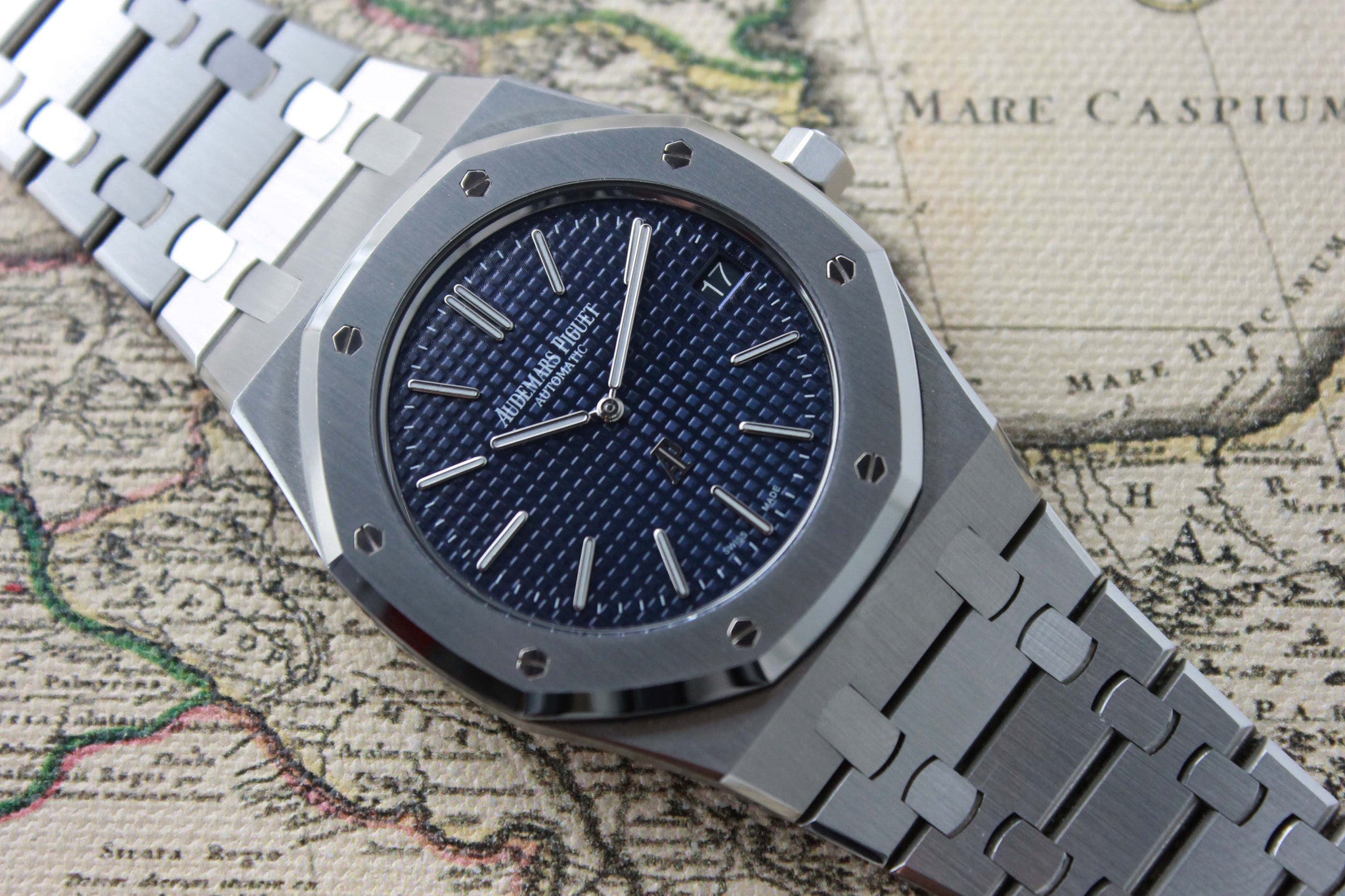 2014 - Audemars Piguet Royal Oak (New Old Stock, box and papers) - Momentum Dubai