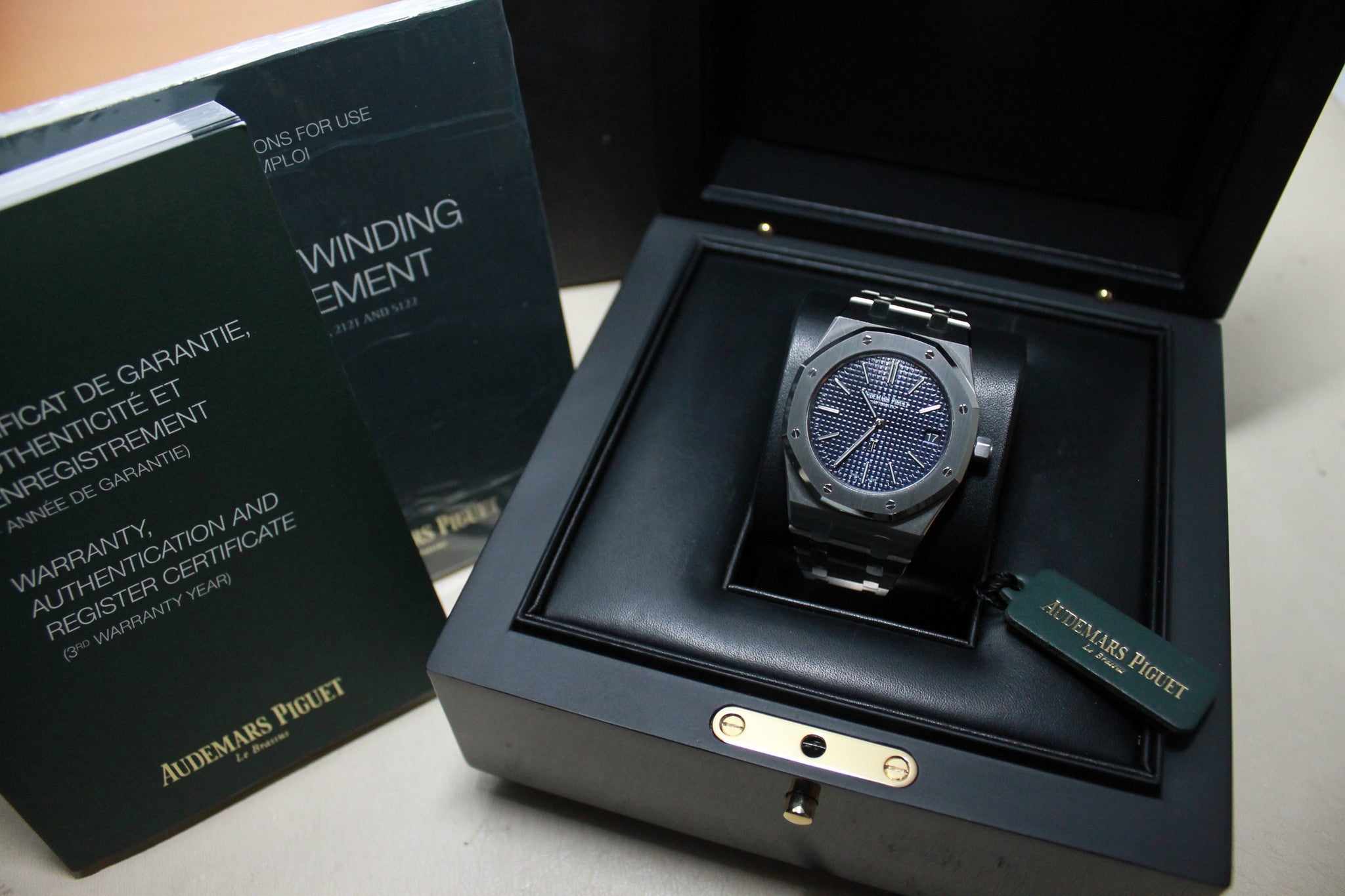 2014 - Audemars Piguet Royal Oak (New Old Stock, box and papers) - Momentum Dubai