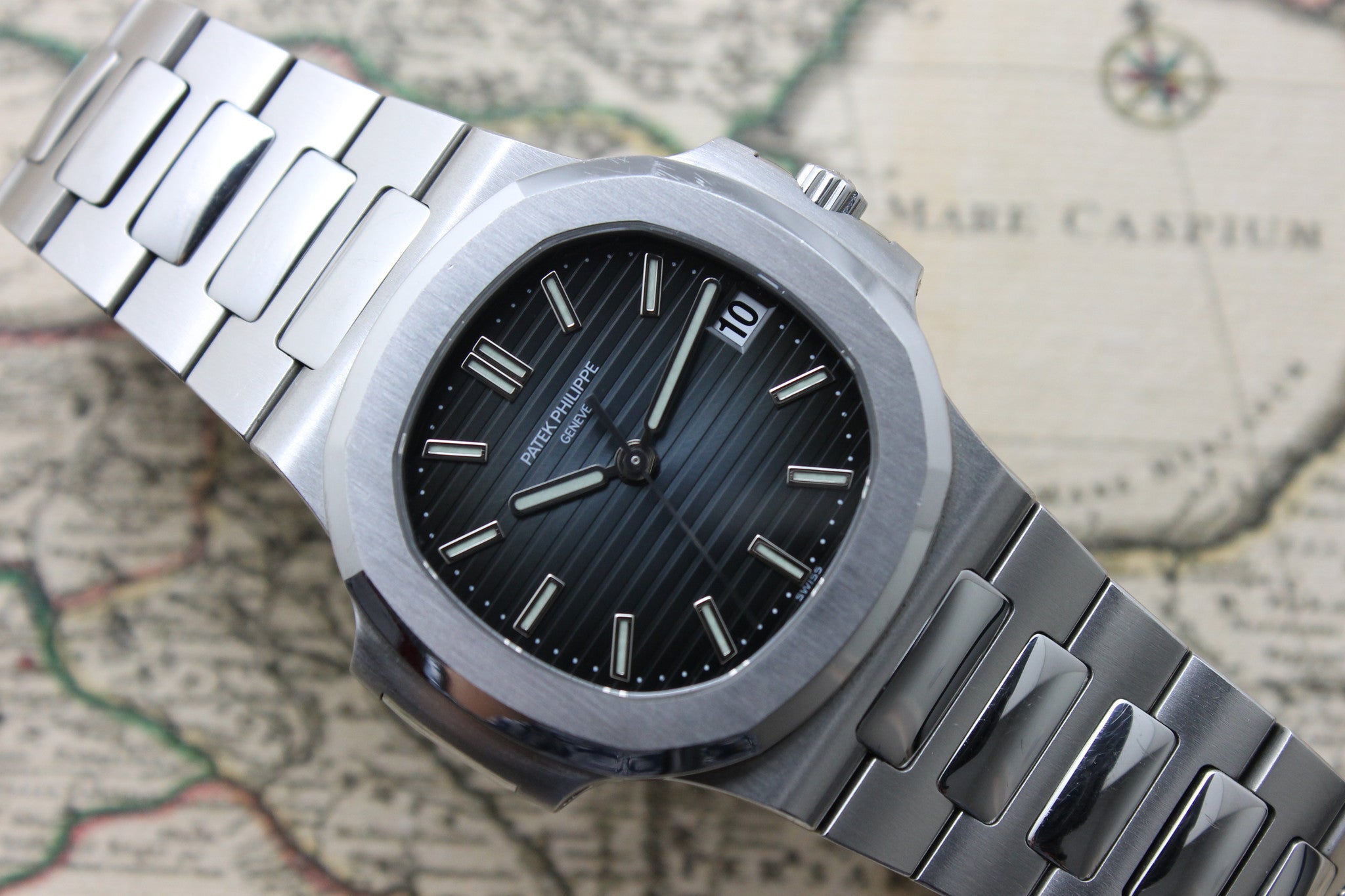 2006 - Patek Philippe Nautilus (Full Set) - Momentum Dubai