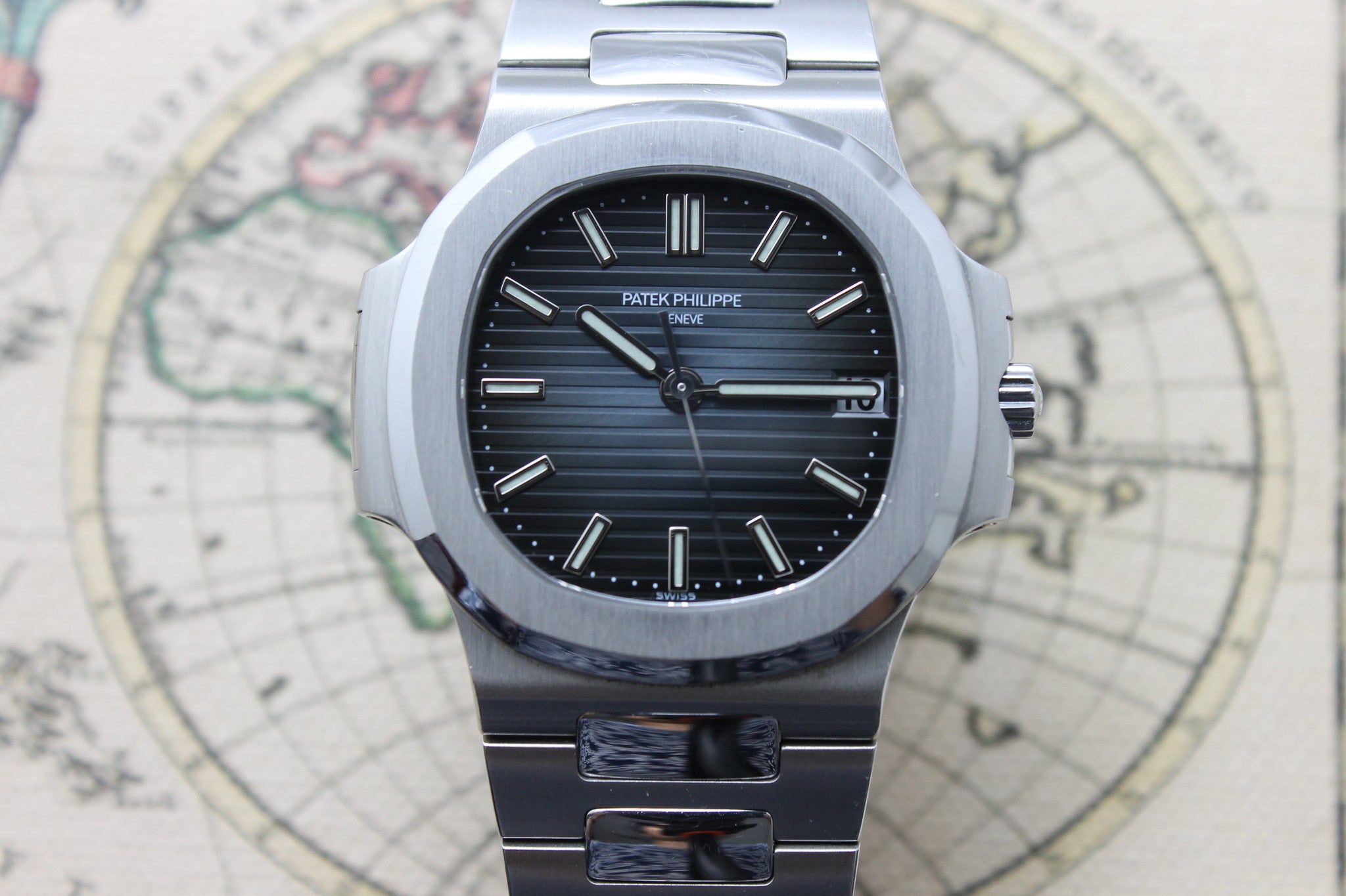 2006 - Patek Philippe Nautilus (Full Set) - Momentum Dubai