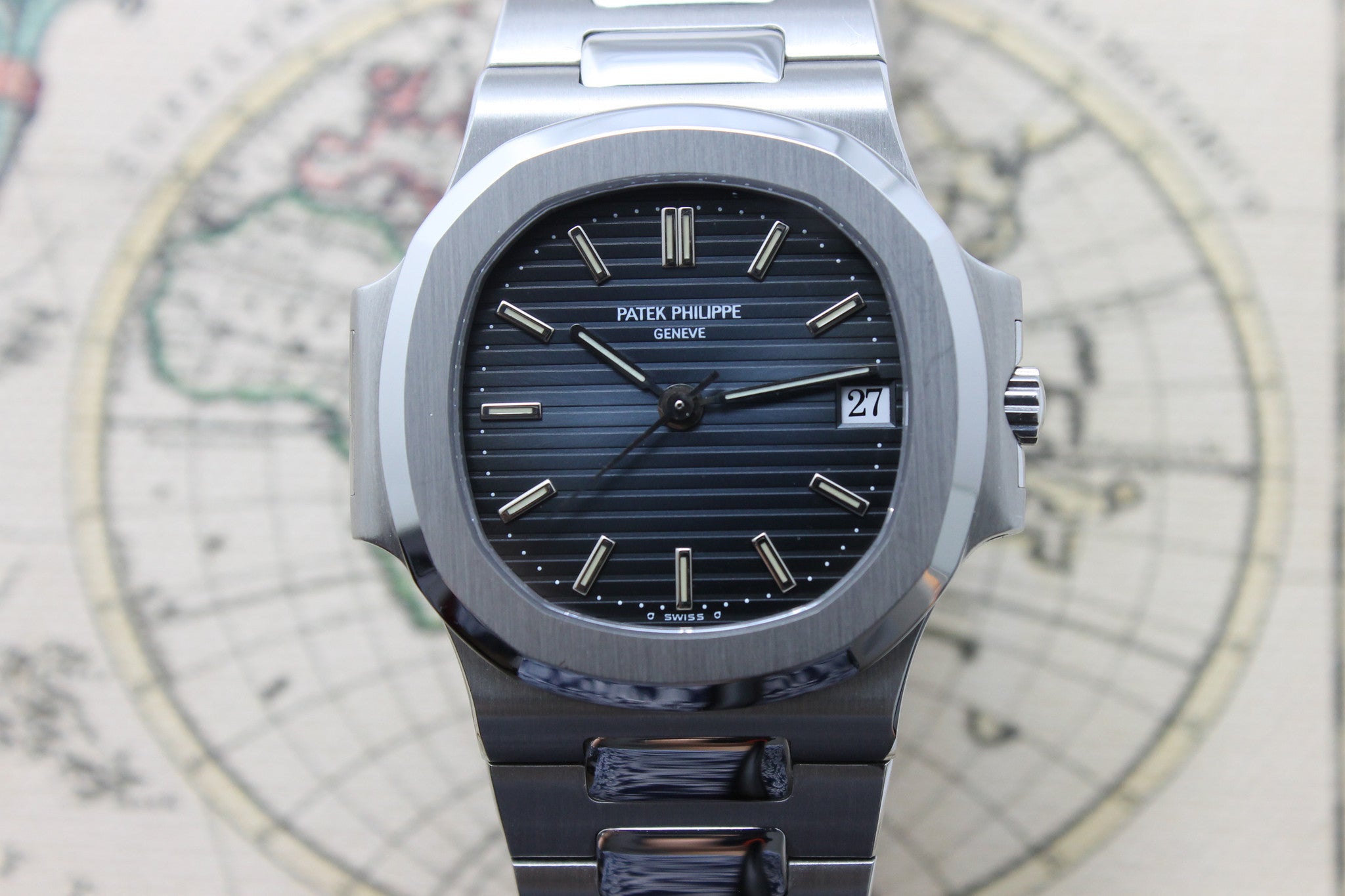 1992 - Patek Philippe Nautilus (Full Set) - Momentum Dubai