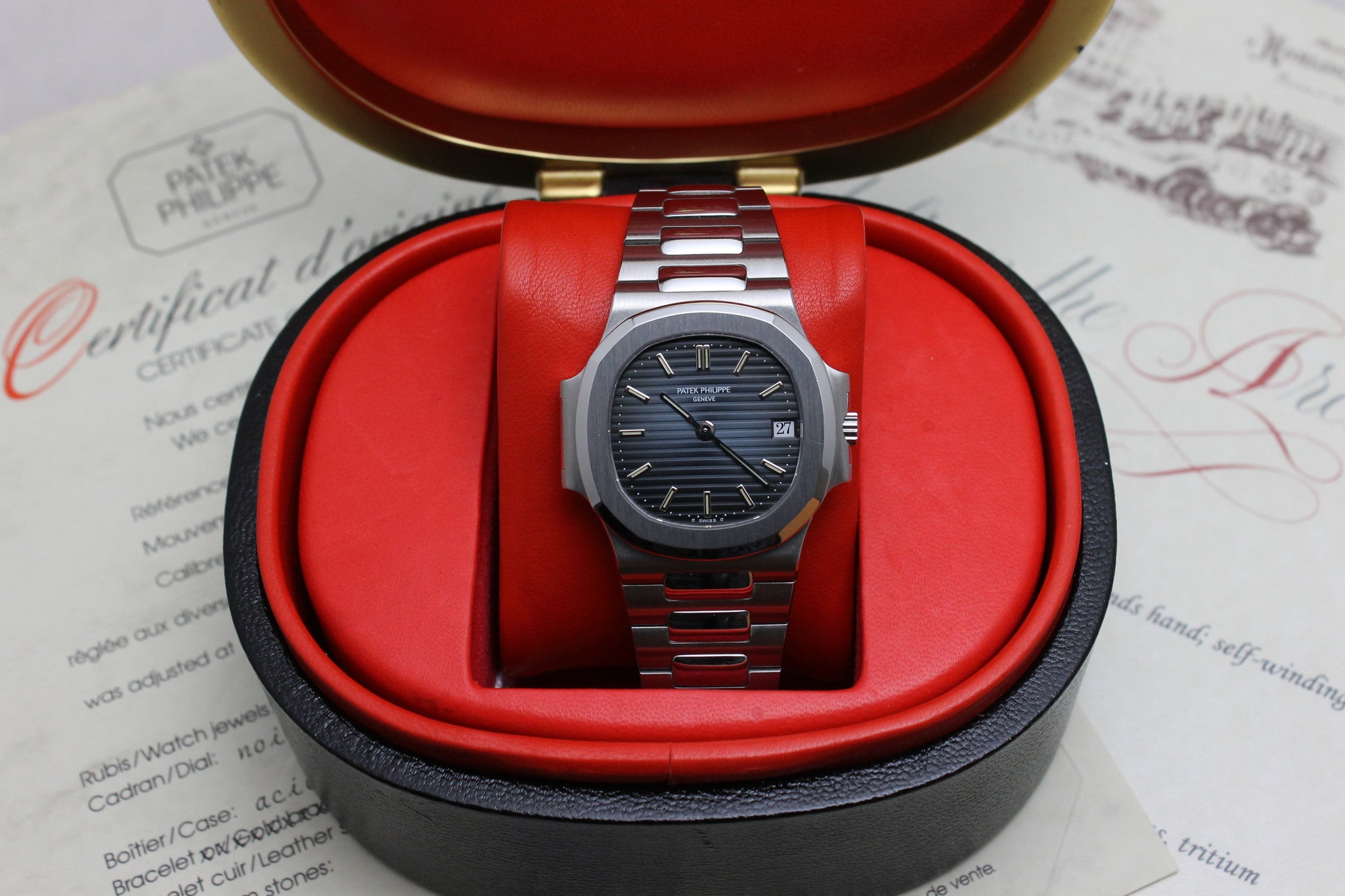 1992 - Patek Philippe Nautilus (Full Set) - Momentum Dubai