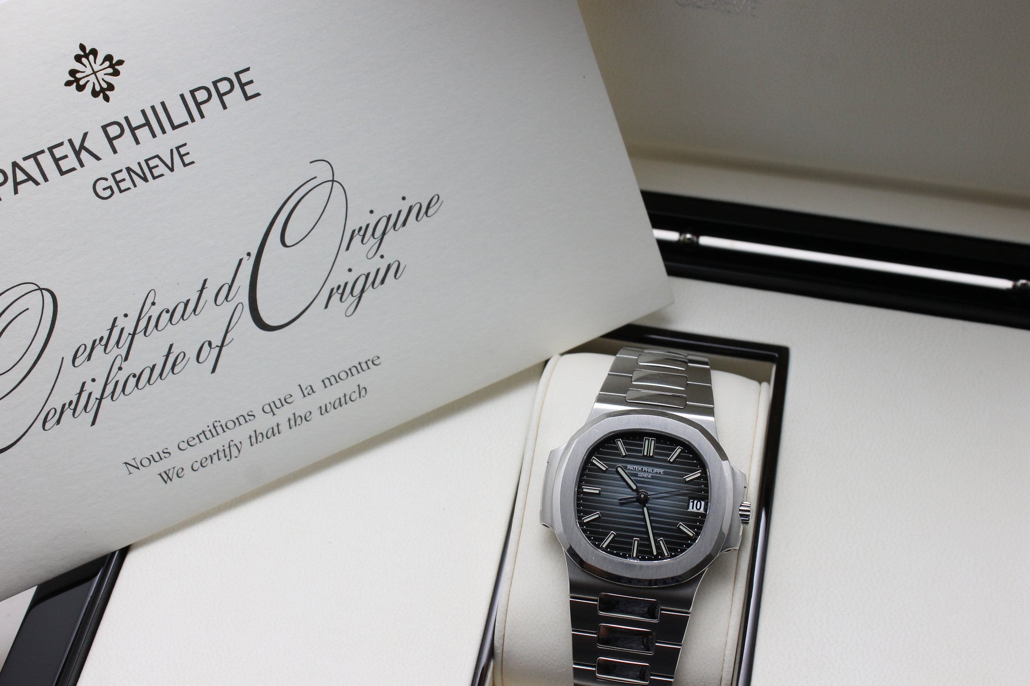 2006 - Patek Philippe Nautilus (Full Set) - Momentum Dubai