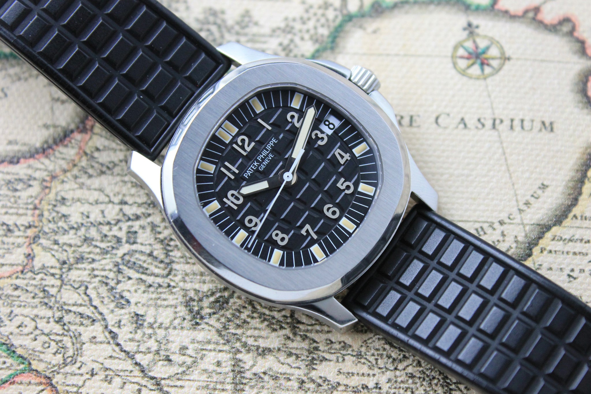 Patek Philippe Aquanaut (3.1.677) - Momentum Dubai