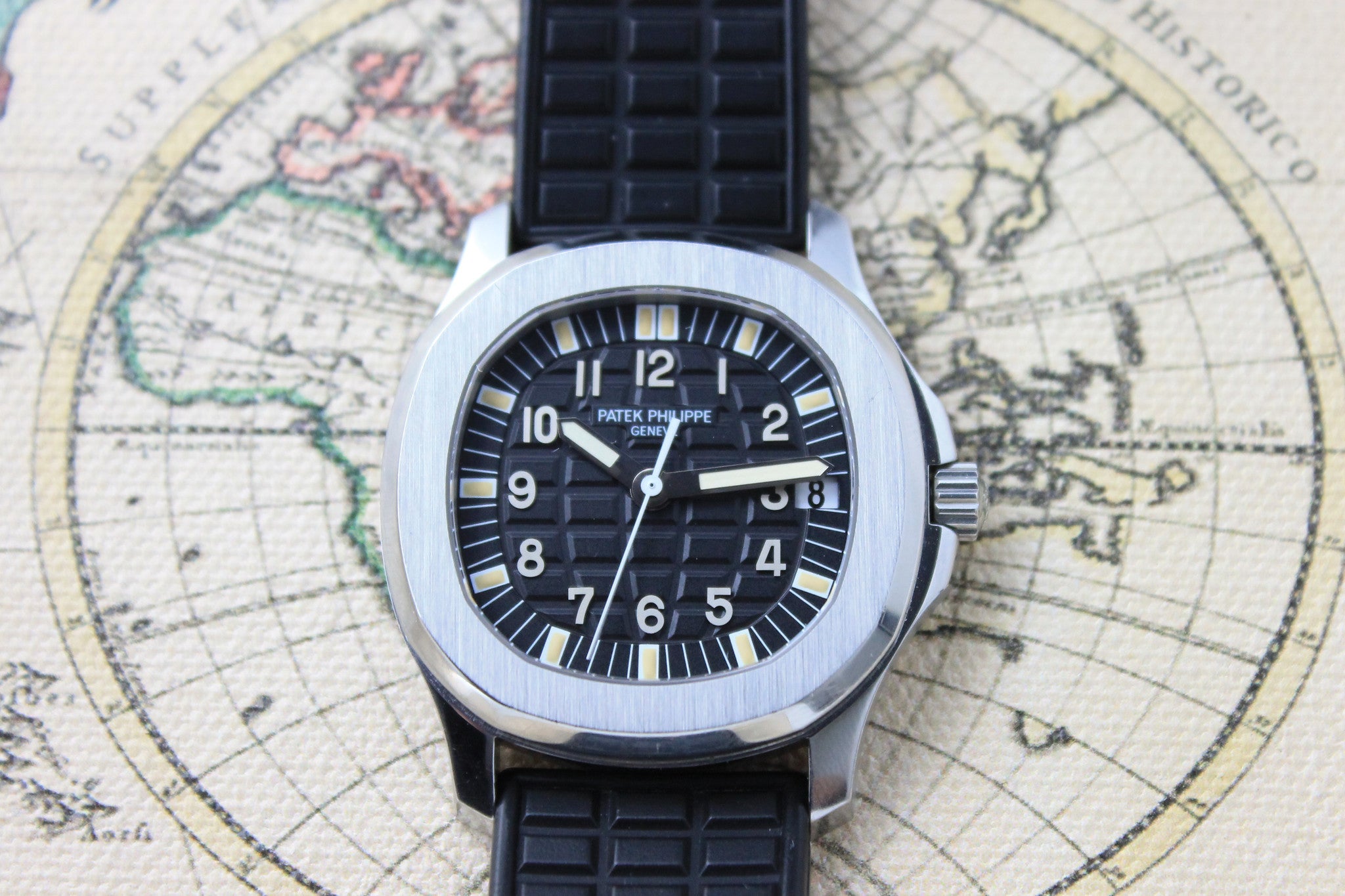 Patek Philippe Aquanaut (3.1.677) - Momentum Dubai